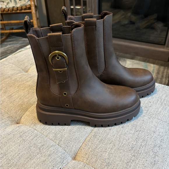 Rocket Dog Brown Heeled Boots - Picture 2 of 9